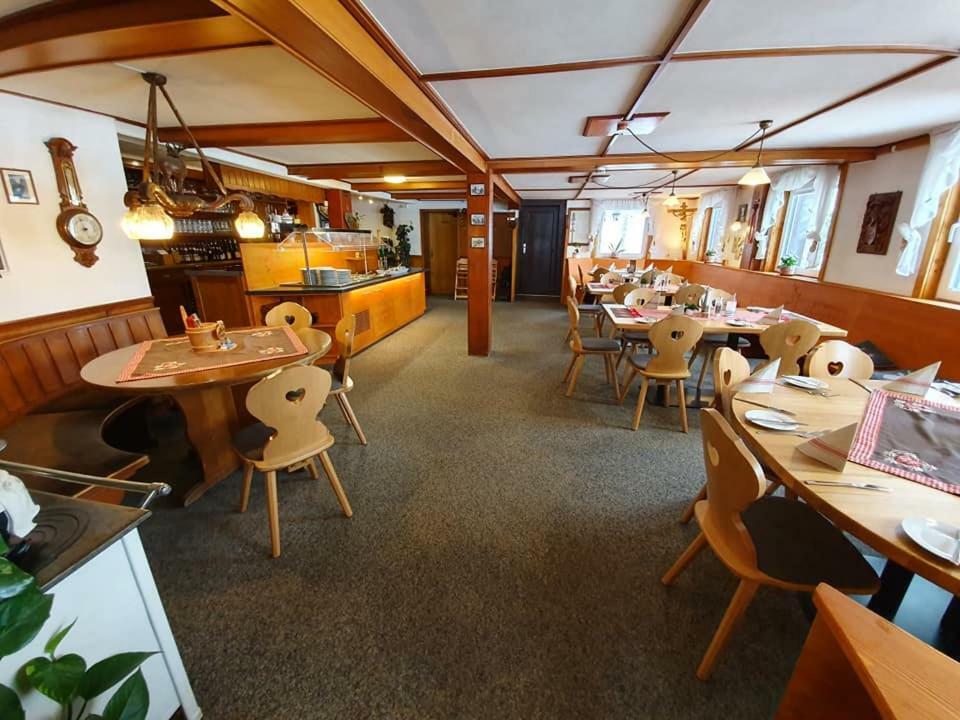 Gasthaus Zum Hirschen Furtwangen Exterior photo