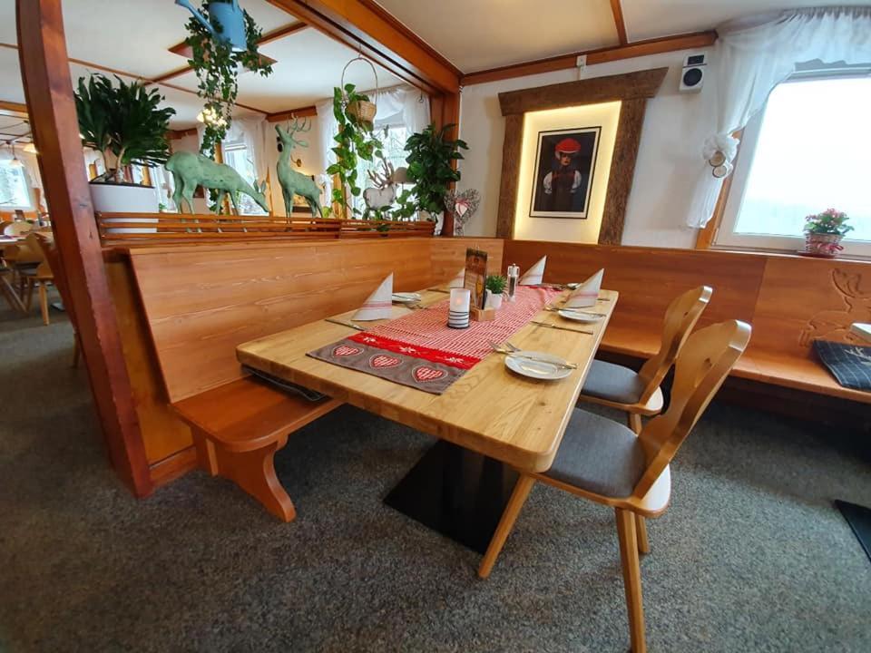 Gasthaus Zum Hirschen Furtwangen Exterior photo
