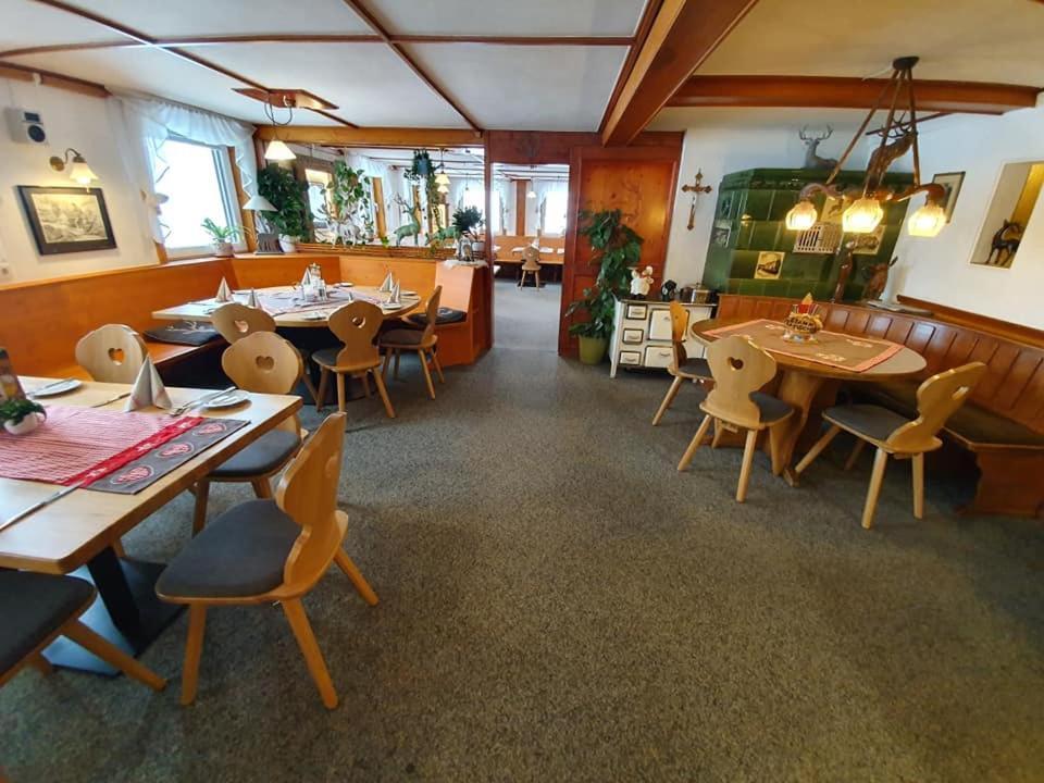 Gasthaus Zum Hirschen Furtwangen Exterior photo